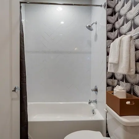 Holiday home Luxury Townhouse With Rooftop Deck Less Than 10 Mins To Downtown