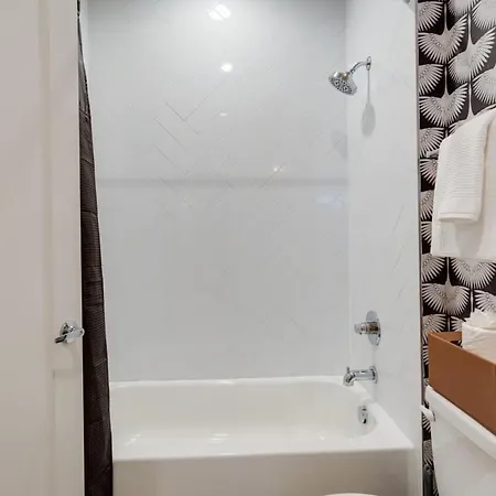Holiday home Luxury Townhouse With Rooftop Deck Less Than 10 Mins To Downtown *