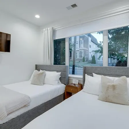 Luxury Townhouse With Rooftop Deck Less Than 10 Mins To Downtown *