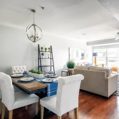 Walk To Broadway Charming Modern Historic Townhome Nashville