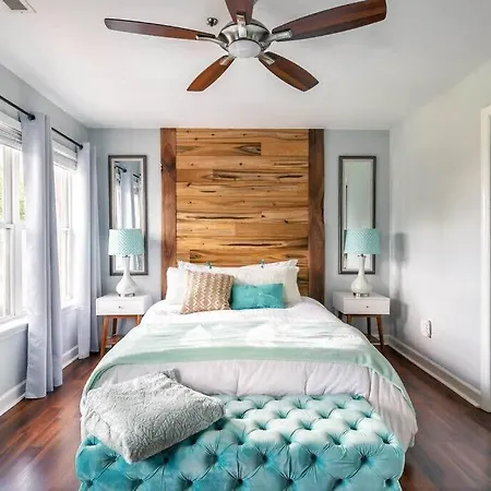 Walk To Broadway Charming Modern Historic Townhome