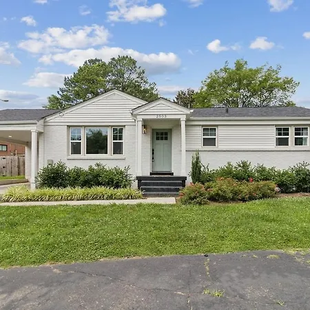 Holiday home Chic Retreat Near Airport & Downtown Nashville *