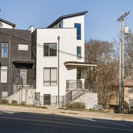 Rooftop Fun, Walk To The Gulch And 12th S Near Broadway Holiday home *