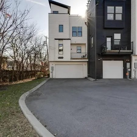 Rooftop Fun, Walk To The Gulch And 12th S Near Broadway Holiday home *