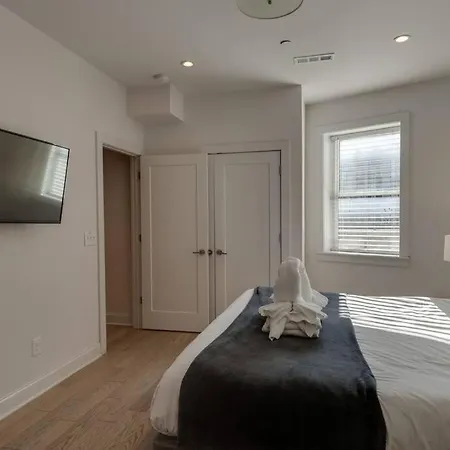 Holiday home Rooftop Fun, Walk To The Gulch And 12th S Near Broadway *