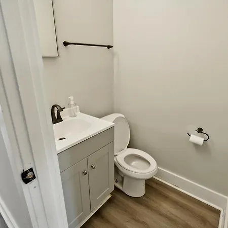 Brentwood N9 I Cozy & Comfy I 2bd I Free Parking