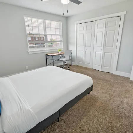 Brentwood N9 I Cozy & Comfy I 2bd I Free Parking Apartment *