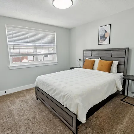 Brentwood N9 I Cozy & Comfy I 2bd I Free Parking