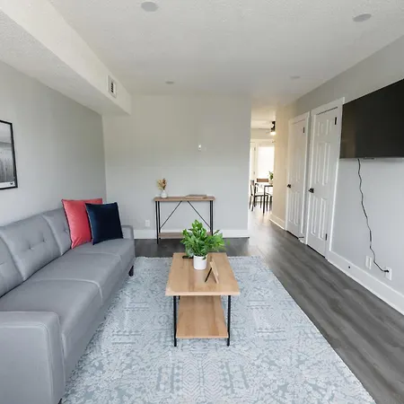 Brentwood N9 I Cozy & Comfy I 2bd I Free Parking *