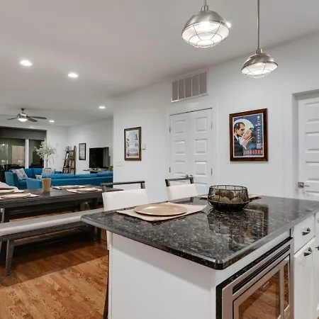 Elegant Townhouse Near Broadway Nashville