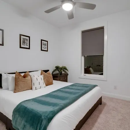 Elegant Townhouse Near Broadway * Nashville