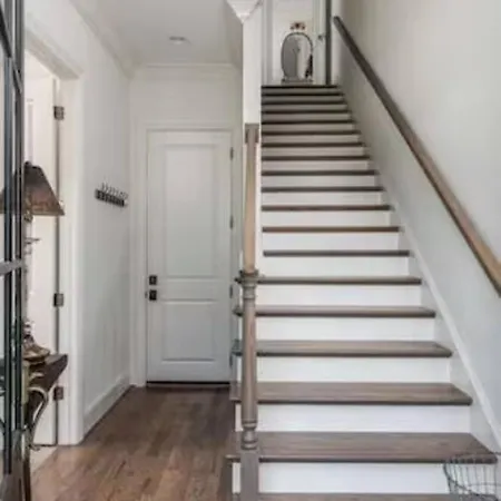 Two Beautiful Homes - Walkable To Geodis *