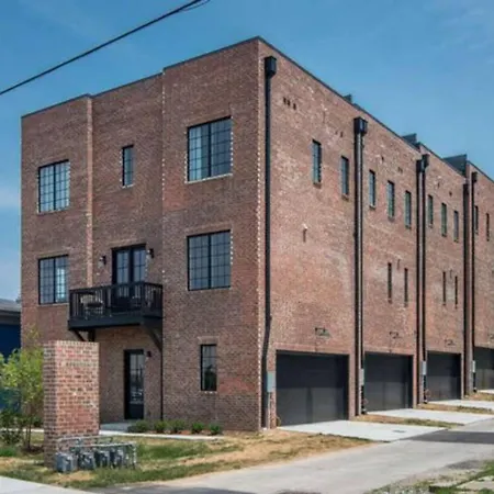Holiday home Two Beautiful Homes - Walkable To Geodis Nashville