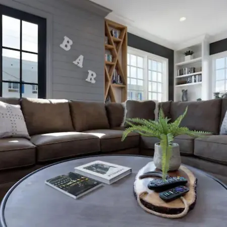 Two Beautiful Homes - Walkable To Geodis * Nashville
