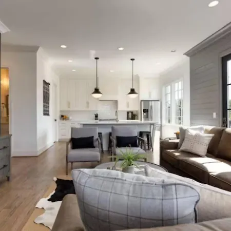 Two Beautiful Homes - Walkable To Geodis *
