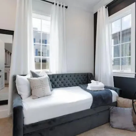 Two Beautiful Homes - Walkable To Geodis * Nashville