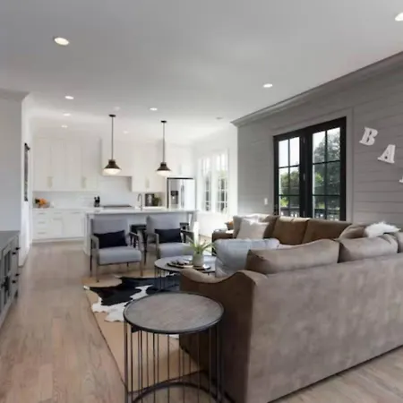 Holiday home Two Beautiful Homes - Walkable To Geodis Nashville