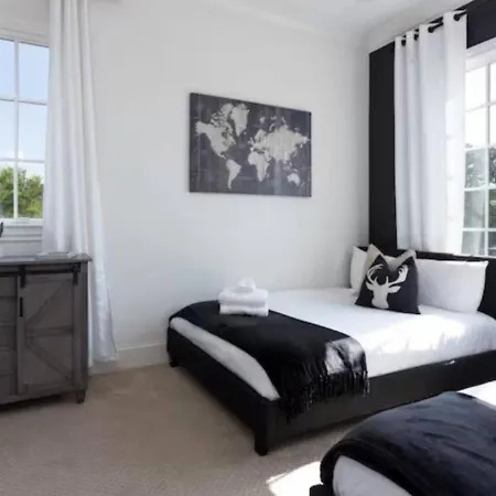 Two Beautiful Homes - Walkable To Geodis *