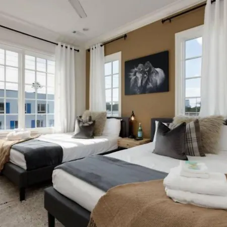 Two Beautiful Homes - Walkable To Geodis *