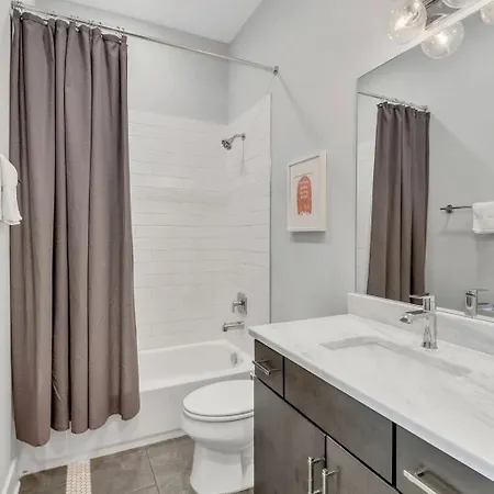Apartment 1035 Fairwin Ave *