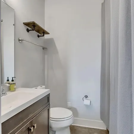Apartment 1035 Fairwin Ave