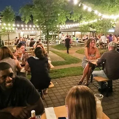 The Morgan Wallen Rooftop Luxury 4bd Holiday home Nashville