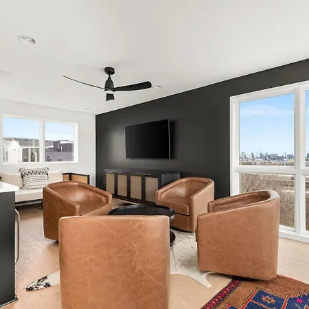 The Morgan Wallen Rooftop Luxury 4bd Holiday home *