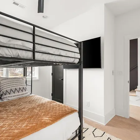 The Morgan Wallen Rooftop Luxury 4bd Holiday home *
