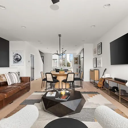 The Morgan Wallen Rooftop Luxury 4bd Holiday home *