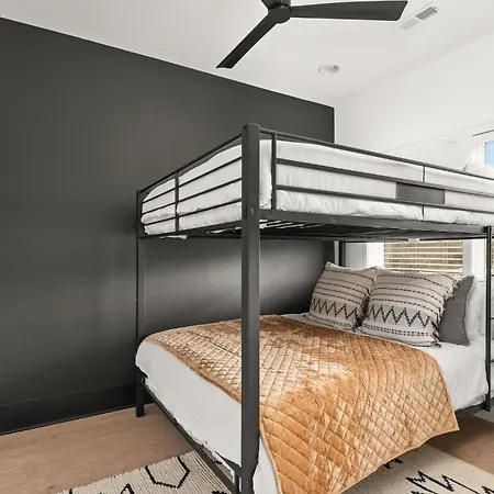 The Morgan Wallen Rooftop Luxury 4bd Holiday home Nashville