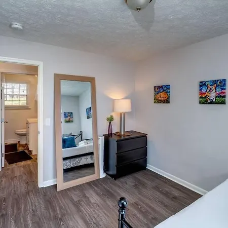 12 South Close To Honky Tonks & Bars Holiday home Nashville