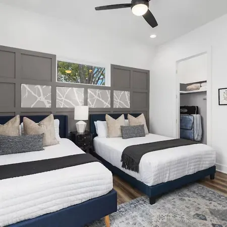Holiday home 5br Rooftop Retreat 7 Min To Broadway *