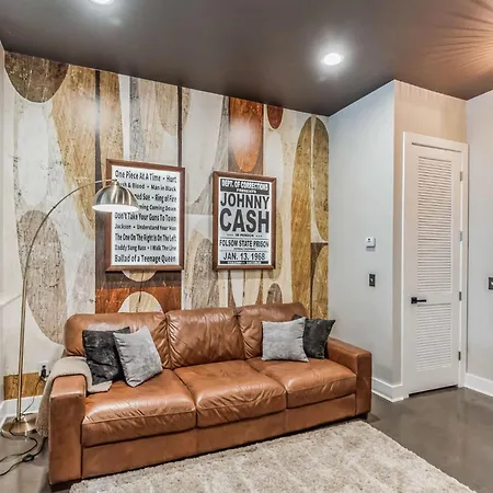 Chic West End Loft Right Next Door To Vanderbilt Holiday home Nashville