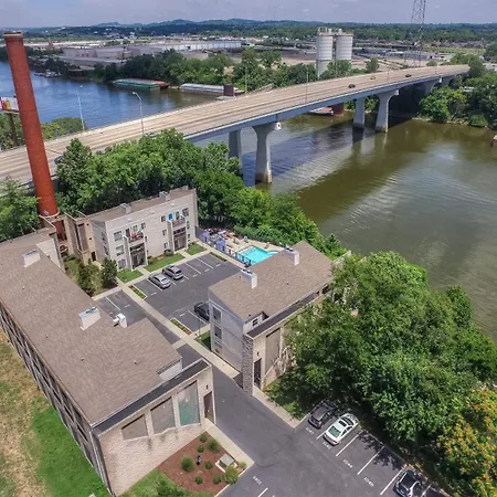 2 Bdr Riverfront Living In Downtown Holiday home