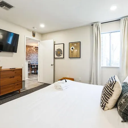 Holiday home 2 Bdr Riverfront Living In Downtown