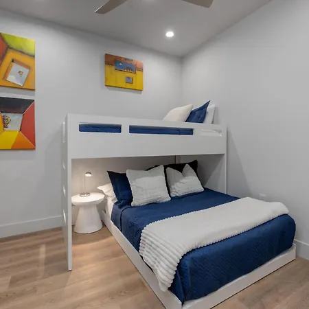 West End Getaway For 5 With Pool