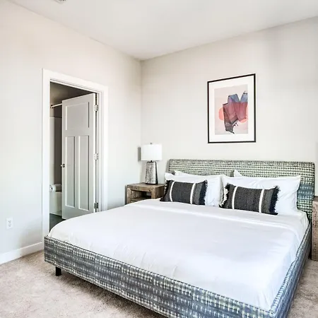 Cozysuites Music Row Hotel *