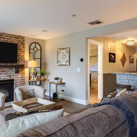 Cumberland River Views Walk To Broadway Downtown Stadium Rockin Riverfront Holiday home