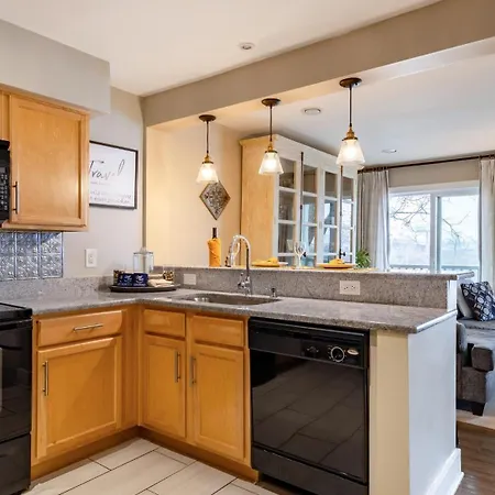 Holiday home Cumberland River Views Walk To Broadway Downtown Stadium Rockin Riverfront *