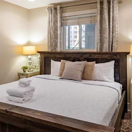 Holiday home Cumberland River Views Walk To Broadway Downtown Stadium Rockin Riverfront *