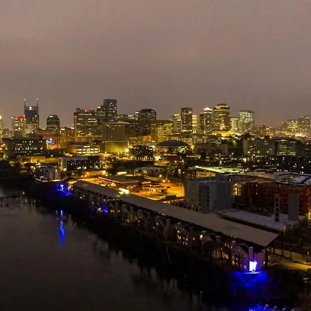 Holiday home Cumberland River Views Walk To Broadway Downtown Stadium Rockin Riverfront *