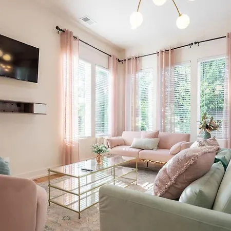 Holiday home The Pink Royale By Local *