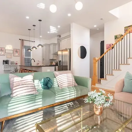 Holiday home The Pink Royale By Local *