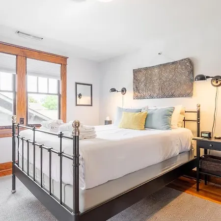 Boscobel Apartment *