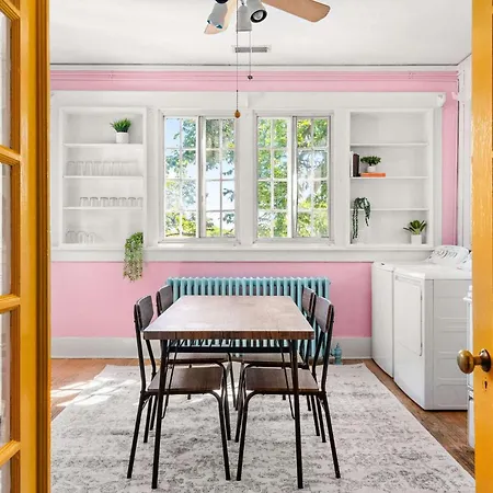 Dolly's Music Row Hideaway - Walkable Location Apartment