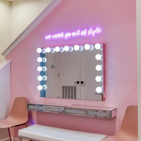Holiday home Sleeps 44 4 Themed Lofts W Skyline Balconies Neon Backdrops Glam Kitchens—perfect For Group The Swift Retreat By Avantstay *