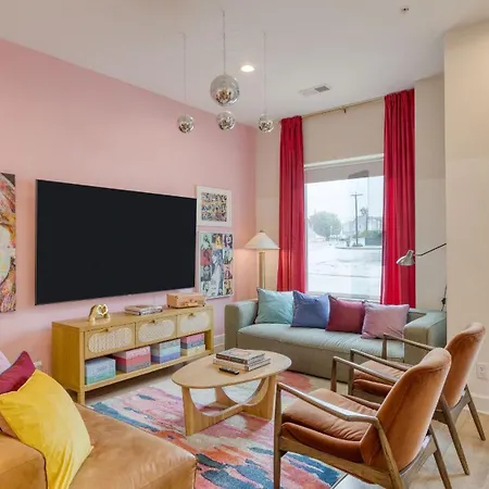 Sleeps 44 4 Themed Lofts W Skyline Balconies Neon Backdrops Glam Kitchens—perfect For Group The Swift Retreat By Avantstay Holiday home *