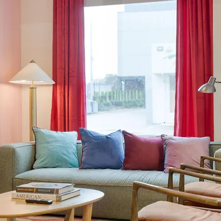 Sleeps 44 4 Themed Lofts W Skyline Balconies Neon Backdrops Glam Kitchens—perfect For Group The Swift Retreat By Avantstay Holiday home *