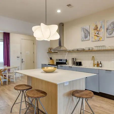 Sleeps 44 4 Themed Lofts W Skyline Balconies Neon Backdrops Glam Kitchens—perfect For Group The Swift Retreat By Avantstay * Nashville