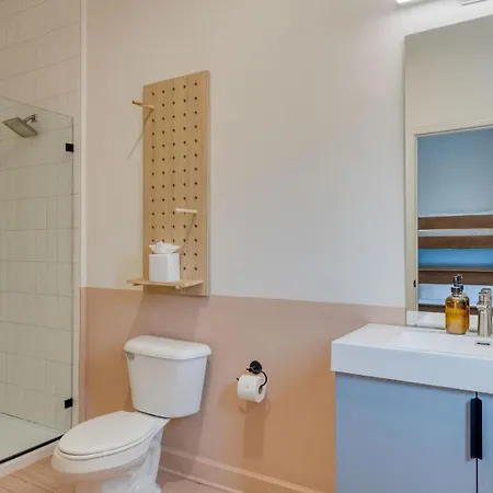 Sleeps 44 4 Themed Lofts W Skyline Balconies Neon Backdrops Glam Kitchens—perfect For Group The Swift Retreat By Avantstay Holiday home *